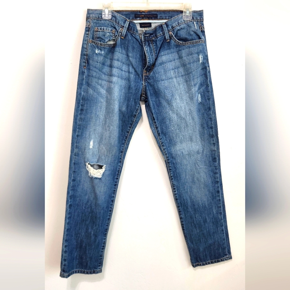 Levi's Boyfriend Jean. Size 8 medium. Denim